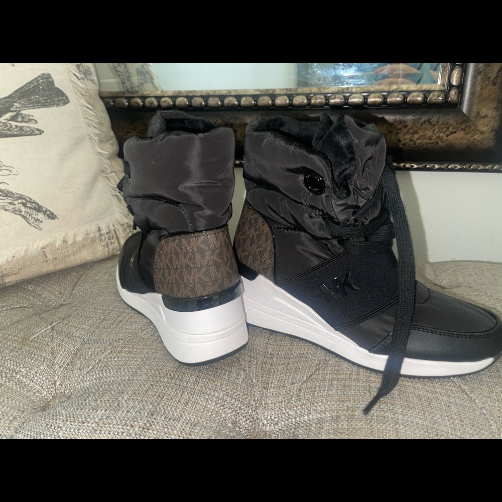 BNWT Michael Kors boots - Picture 2 of 4
